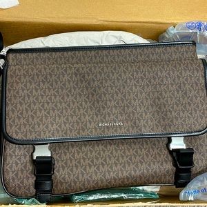 Michel Kors Cooper logo messenger bag
